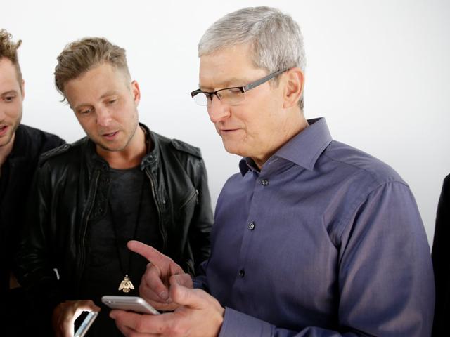 Apple-iPhone-7-conference-tim-cook-2