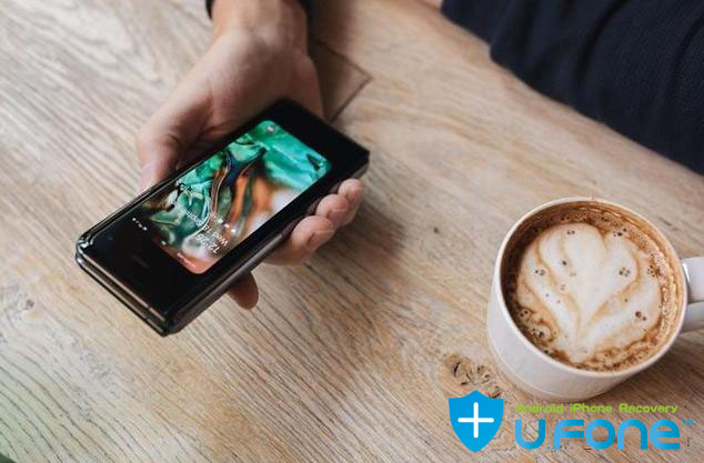 Compare Motorola Razr 2019 vs Samsung Galaxy Fold